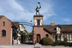 Center for Puppetry Arts gifted giant Kermit statue from the family of Jim Henson